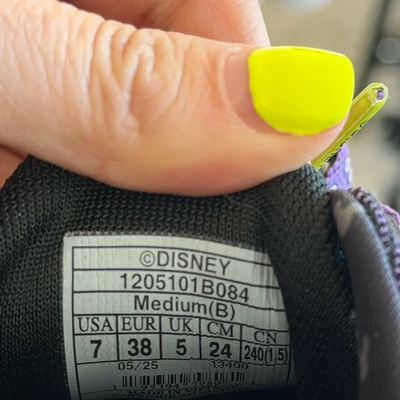 Brooks runDisney Ursula-inspired Ghost 17 - Black, Teal, and Purple - Picture 9 of 9